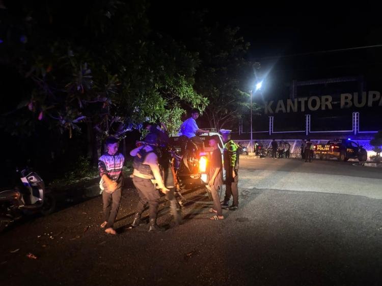 KRYD Antisipasi Gangguan Kamtibmas, Polres Kuansing Intensifkan Patroli Blue Light di Teluk Kuantan