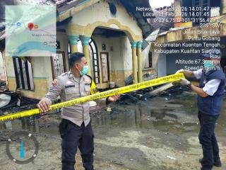 Gerak Cepat Polsek Kuantan Tengah Amankan TKP Kebakaran, Kerugian Capai Rp1 Miliar