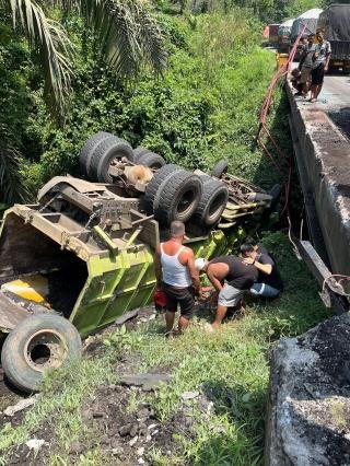 Polsek Kuantan Mudik Tangani Laka Maut Truk Batu Bara di Desa Kasang, Sopir Meninggal Dunia