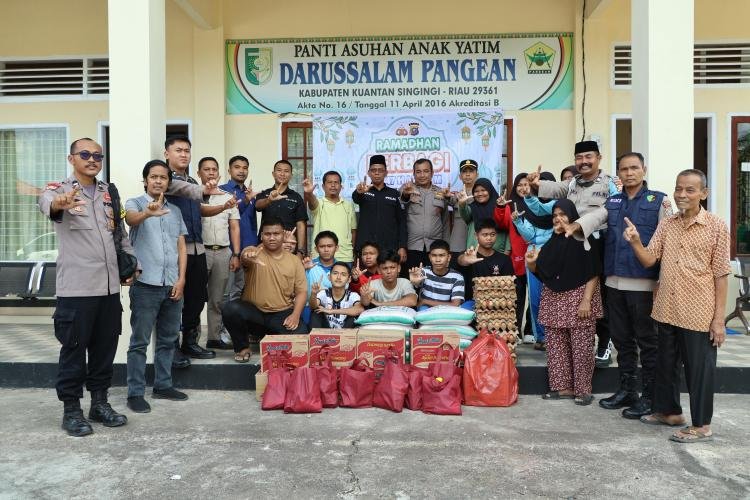 Polres Kuansing Melaksanakan Ramadhan Berbagi Bersama Insan Pers di Panti Asuhan Darussalam Pangean