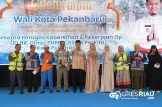 Apresiasi Pasukan Kuning, Agung Nugroho Janji Naikkan Gaji Jika Pekanbaru Raih Adipura