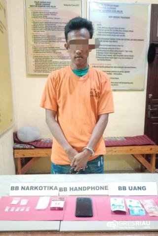 Unit Reskrim Polsek Kampar Kiri Hilir Tangkap Narkoba di Desa Simalinyang 