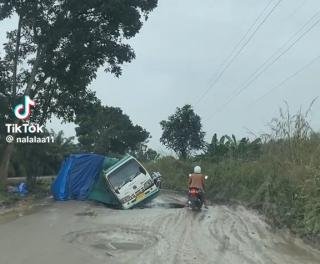 Jalan Rusak Parah di Tapung, Pemkab Kampar Dinilai Cuma Pandai Beralasan